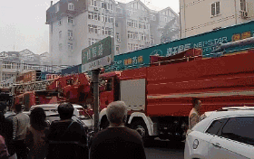 突發(fā)！青島一居民樓發(fā)生爆燃！已造1人死亡，7人受傷！3公里外有震感…