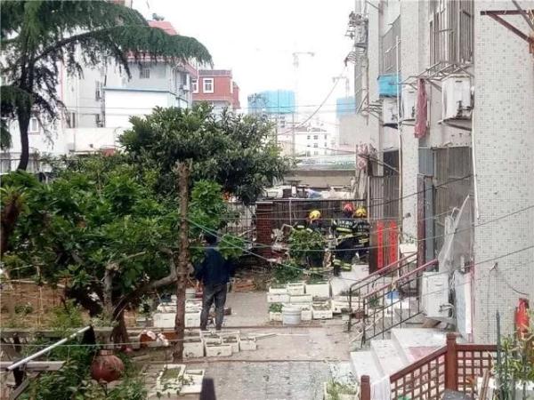 突發(fā)！青島一居民樓發(fā)生爆燃！已造1人死亡，7人受傷！3公里外有震感…