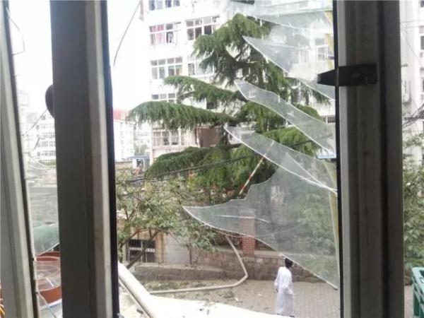 突發(fā)！青島一居民樓發(fā)生爆燃！已造1人死亡，7人受傷！3公里外有震感…
