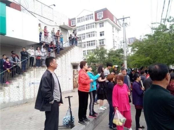 突發(fā)！青島一居民樓發(fā)生爆燃！已造1人死亡，7人受傷！3公里外有震感…