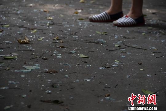 圖為煤氣爆燃民房。 朱柳融 攝