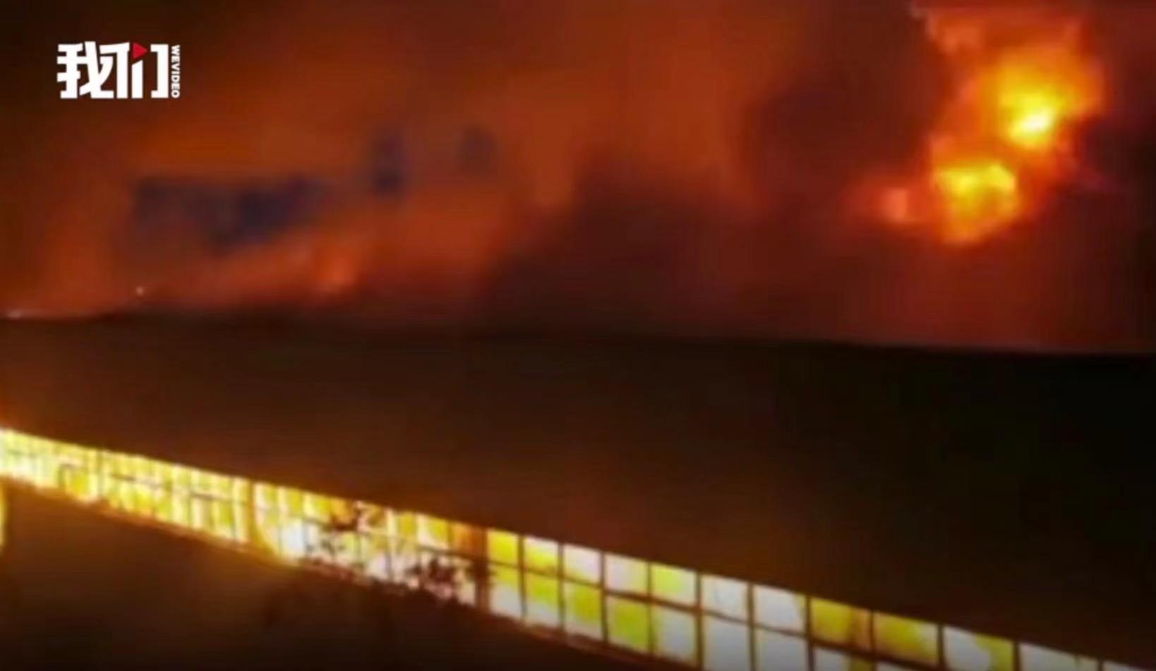 火災(zāi)現(xiàn)場。新京報(bào)我們視頻
